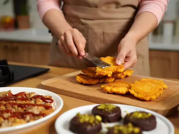 Meniul zilnic, 22 iulie: aperitive crocante, chifteluțe suculente și inimi de ciocolată