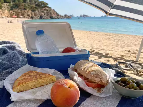 De ce plaja îți face atât de foame? Ce se ascunde în spatele unei senzații foarte cunoscute