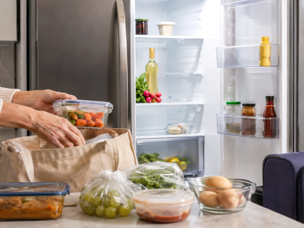 „Modul de vacanță” al frigiderului: ce alimente trebuie scoase înainte de a pleca?