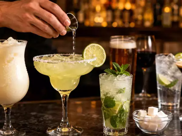 Îți subestimezi băutura: caloriile ascunse din 10 băuturi populare de bar, dezvăluite