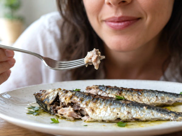 Ce se întâmplă cu corpul tău când începi să mănânci sardine de două ori pe săptămână