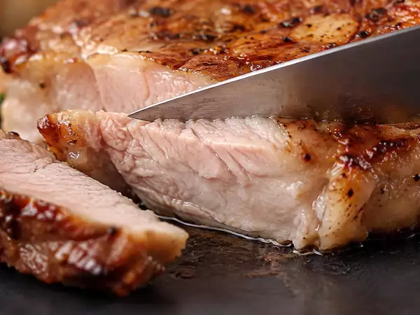 Cotletele de porc ies tari? Tehnica pentru felii fragede fără ciocan