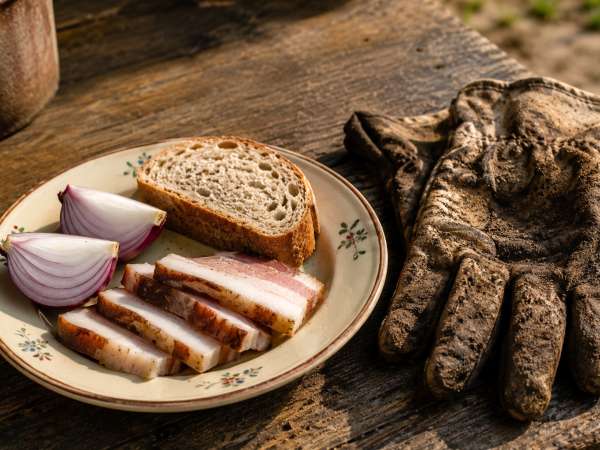 Bunicul mânca slănină zilnic și a trăit 95 de ani — ce uităm când judecăm obiceiurile alimentare?