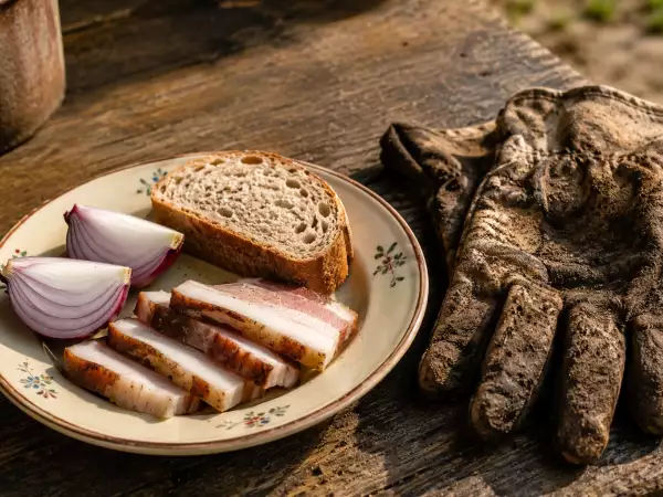 Bunicul mânca slănină zilnic și a trăit 95 de ani — ce uităm când judecăm obiceiurile alimentare?