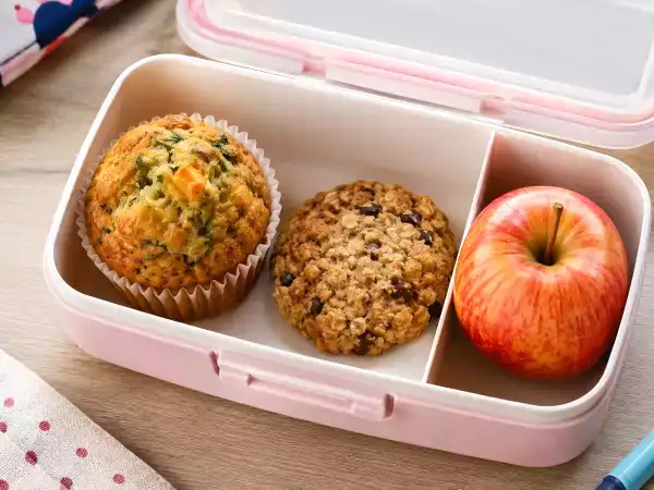 Pachetul se întoarce neatins? 7 gustări dulci care rezistă până la pauză