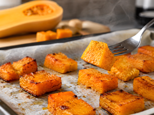 Cum se coace un dovleac butternut la cuptor pentru a obține bucăți foarte fragede?