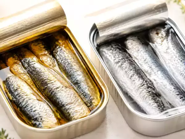 Sardine în ulei sau în apă? Aflați când este cea mai bună opțiune fiecare dintre ele