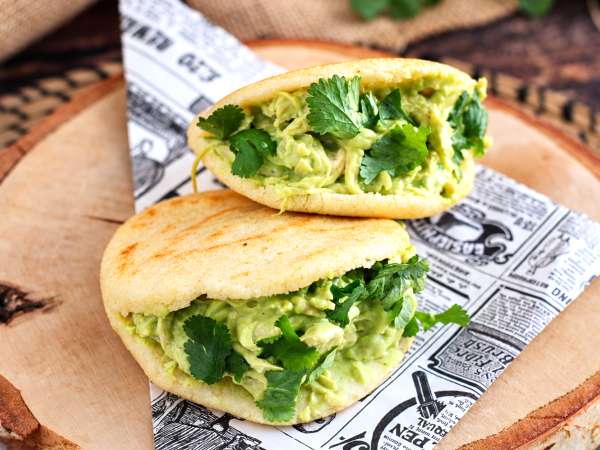 Arepa columbiană sau venezueleană: diferențele dintre ele și șapte tipuri care merită încercate