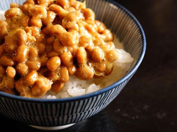 Ești curios în privința natto? Să privim realist entuziasmul din jurul „superalimentului”