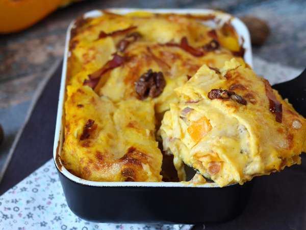 Lasagna cu aromă de toamnă: cremoasă la interior, crocantă deasupra și perfectă pentru primele duminici răcoroase