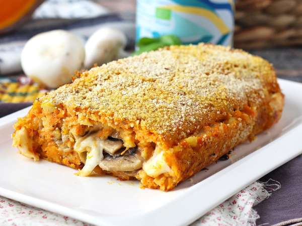 Ruladă vegetariană de toamnă, cu miez de brânză care se întinde: o cină la cuptor ușor de pregătit și irezistibilă pentru serile răcoroase