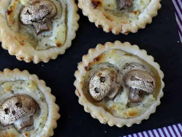 Aceste mini-tarte cu ciuperci sunt perfecte pentru aperitivul de Halloween