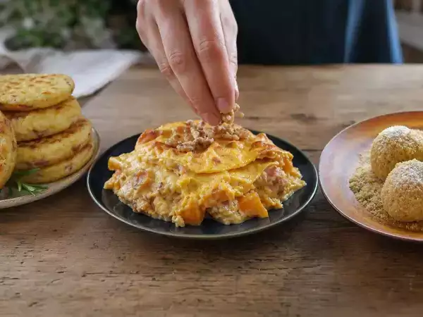 Meniul zilei, 18 octombrie: discuri de cartofi, lasagna cu dovleac și papanași cu pesmet