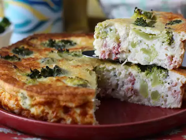 Ai ouă, brânză și câteva legume? 6 idei fără aluat, între quiche și omletă la cuptor