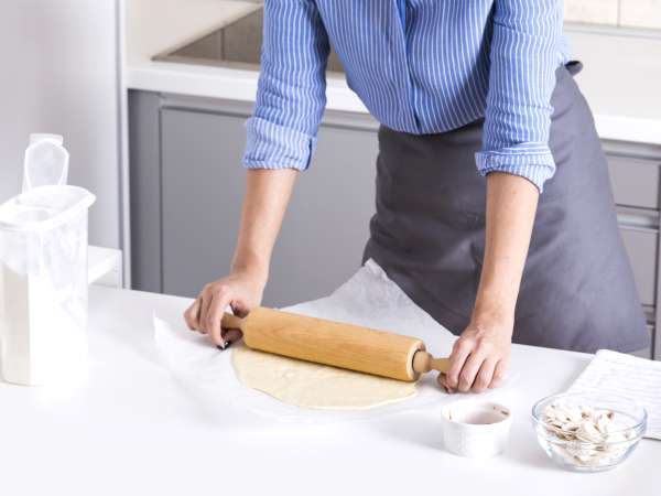 Trebuie să vă faceți griji cu privire la hârtia rezistentă la grăsimi? Ce trebuie să știți înainte de a o folosi