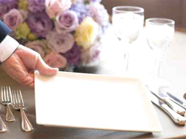 Codul bunelor maniere - situatii speciale la masa