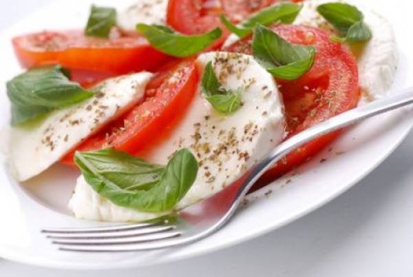 Cum sa prepari o delicioasa Salata Caprese!