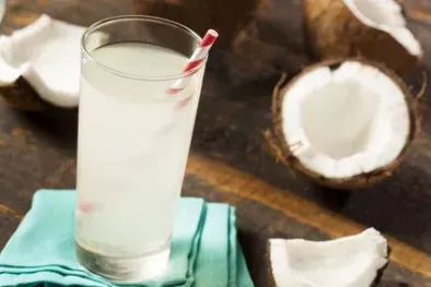 Apa de cocos - bautura energizanta naturala