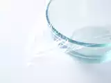 Articole: Fără microplastice acasă: cum recunoști sursele din bucătărie și ce schimbări mici te ajută