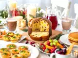 Articole: Cum să organizați un brunch de Crăciun cu 27 de idei dulci sărate și băuturi ieftine și pitorești