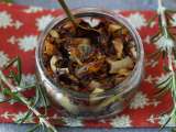 Ceapă caramelizată pentru friptură, brânzeturi și sandvișuri: ieftină și ușor de făcut