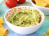 Articole: Cel mai bun mod de a păstra guacamole astfel încât să nu se rumenească a doua zi.