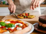 Articole: Meniul zilei, 4 mai: chifteluțe din dovlecel, pizza margherita și tort de biscuiți