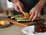 Articole: Meniul zilei, 11 mai: aperitiv delicios, fel principal savuros și desert decadent