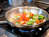 Articole: Tigaie din oțel inoxidabil: un truc simplu pentru a preveni lipirea alimentelor