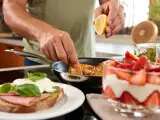 Articole: Meniul zilei, 31 mai: o călătorie culinară cu sandwich italian, pui cu lămâie și pavê de căpșuni