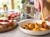 Articole: Meniul zilei, 31 mai: o călătorie culinară cu sandwich italian, pui cu lămâie și pavê de căpșuni