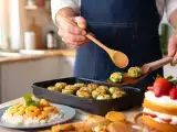 Articole: Meniul zilei, 6 iunie: chifteluțe de mazăre, curry cu creveți și tort cu căpșuni