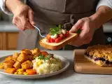 Articole: Meniul zilei, 5 iunie: briose cu ton, nuggets de pui și tort crumble cu afine