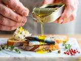 Articole: Aproape toată lumea aruncă uleiul de pe o conservă de sardine fără să realizeze ce pierde
