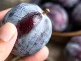 Articole: Pare a fi murdărie, dar ce este, de fapt, stratul albicios de pe prune?