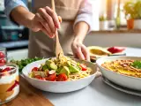 Articole: Meniul zilei, 2 iulie: humus din linte roșie, paste reci cu avocado și bol skyr cu fructe roșii