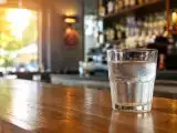 Articole: Caniculă: este un bar obligat să vă ofere un pahar cu apă dacă nu consumați nimic?