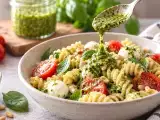 Articole: 12 sosuri, vinegrete și condimente pentru a-ți transforma salatele de paste în preparate pline de savoare