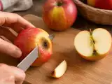 Articole: Se poate mânca un fruct mucegăit după ce s-a tăiat partea stricată?