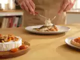 Articole: Meniul zilnic, 31 iulie: brie cu migdale, merluciu cu scoici și tartă cu caise