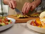 Articole: Meniul zilei, 10 august: brioșe cu dovlecel, salată de cușcuș și înghețată cu caise prăjite