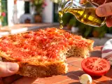 Articole: Cum să eviți pâinea înmuiată: sfaturi simple de la experți pentru a prepara „pan con tomate” care să rămână crocantă și aromată