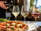 Articole: Cum să alegi vinul potrivit pentru fiecare tip de pizza: sfaturile esențiale ale somelierilor pentru tine