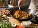Articole: Meniul zilnic, 22 august: Wrap mediteranean, Chow Mein și Tartă cu smochine