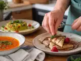 Articole: Meniul zilei, 28 august: moelleux cu legume, supă de roșii și clătite samosas