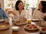 Articole: Organizezi un brunch? Pune un mic dejun copios în centrul mesei și nu mai pregăti șase feluri de mâncare separate
