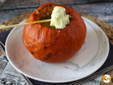 Articole: Cauți un preparat de Halloween de pus în mijlocul mesei? Acest dovleac copt, umplut cu brânză topită, va fi vedeta serii