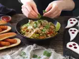 Articole: Meniul zilei, 31 octombrie: hot dog-uri sângeroase, yakisoba japonez și biscuiți fantomă