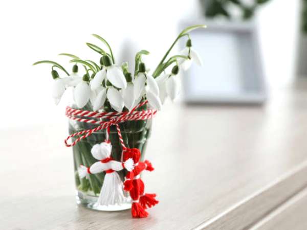 Luna Martie - obiceiul mărțișorului și cel al babelor