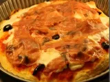 Rețetă Pizza cu prosciutto crudo, mozzarella si masline